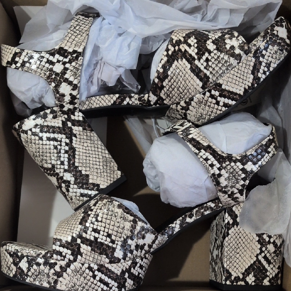 Amazon Essentials Snakeskin Platform Heels